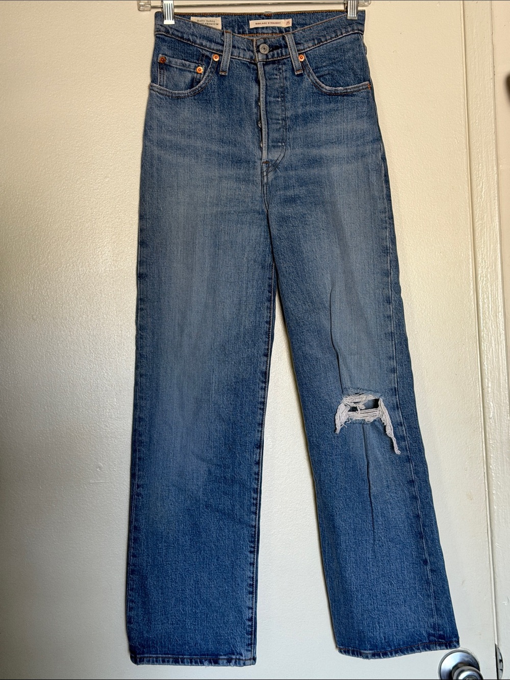 Levi's Ribcage Straight Leg Distressed Blue Jeans Sz 25